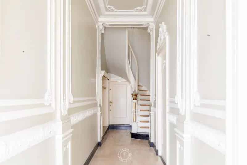 Statig Herenhuis met Bijgebouw Royale Perceel