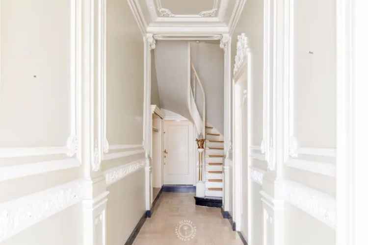 Statig Herenhuis met Bijgebouw Royale Perceel