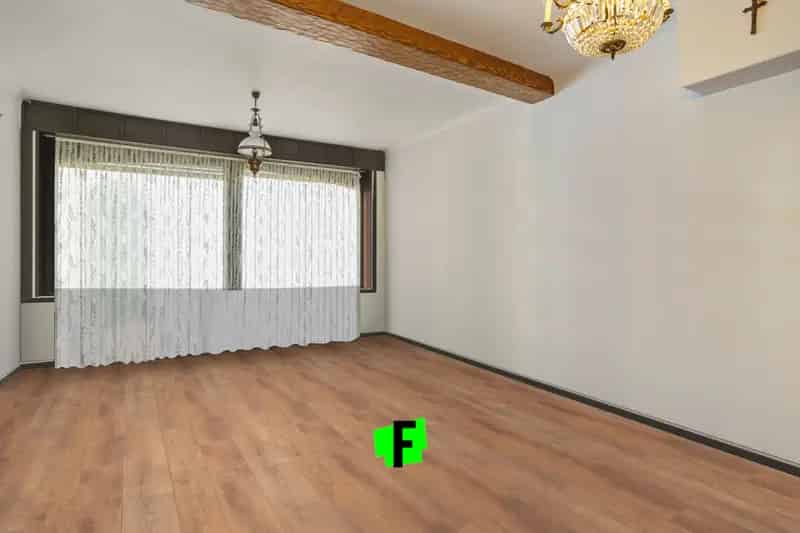 Ruime woning te renoveren in Roesbrugge 454m²