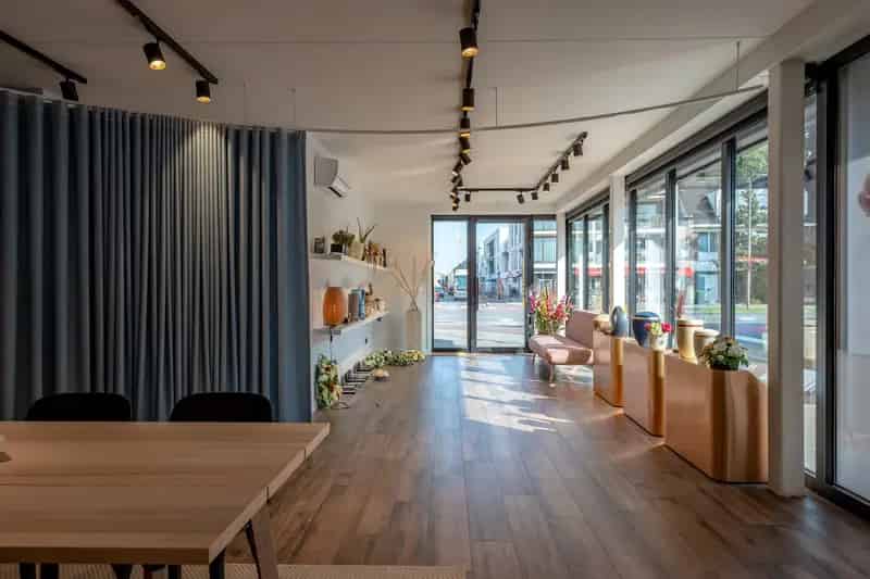 Handelgelijkvloers 80m² Stabroek Centrum Garage