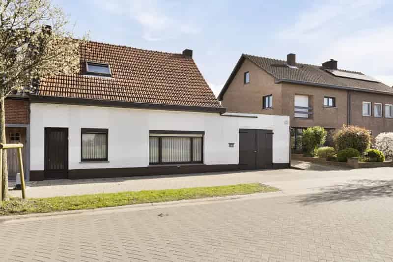 Te renoveren woning met atelier 120m² en grote tuin