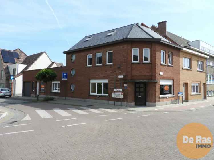 LEDE - Brede hoekwoning met commerciële flair