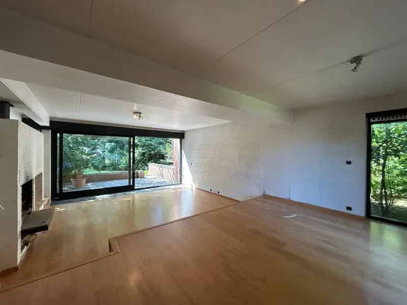 Ruime Moderne Villa met Uitzonderlijke Garage