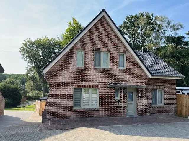 Charmante gezinswoning gelegen op een ruim perceel van 12a48ca met aparte studio, in het groen!