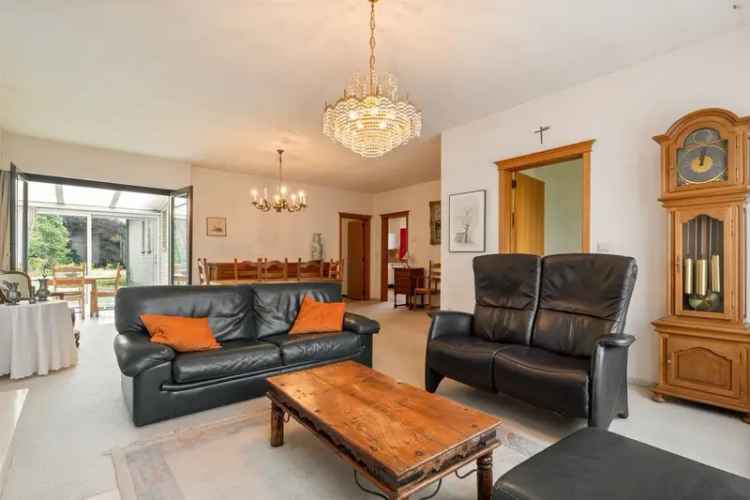 Goed onderhouden, ruime bungalow op 610m² grond