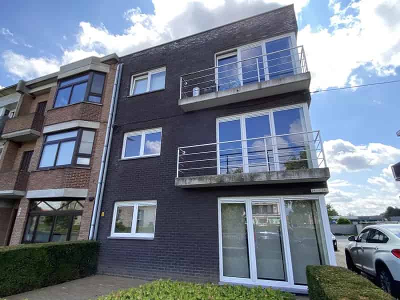 Appartement te koop: gerenoveerd met terras en garage