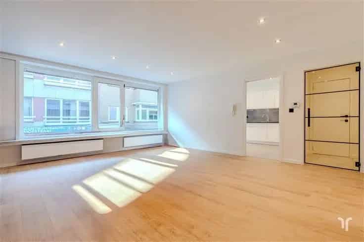 Ruim gerenoveerd appartement nabij Torhout Markt