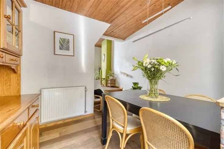 Huis Te Koop Gentbrugge: Knusse Starterwoning met Zonnig Terras