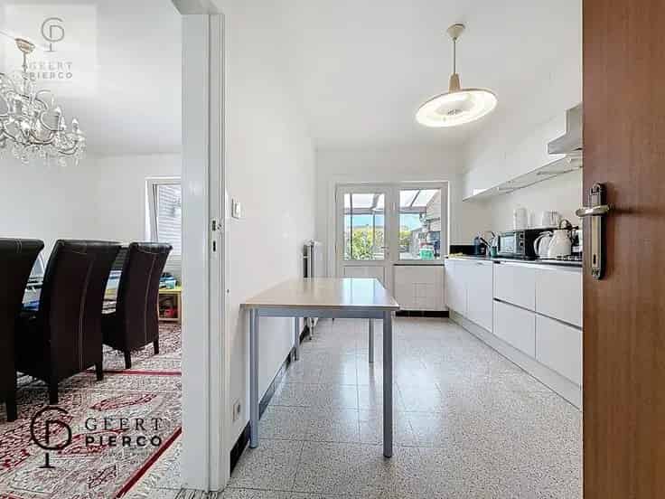 Huis Te Koop: Instapklare Rijwoning met Garage en Tuin