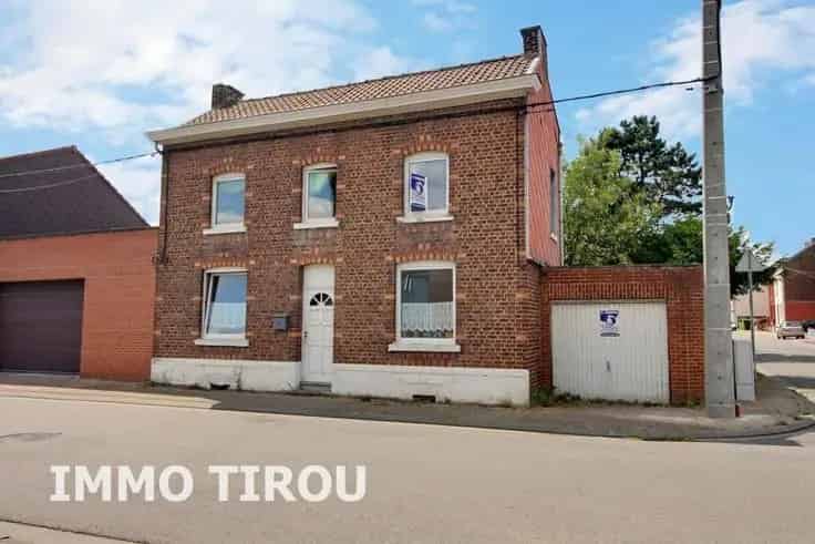 Huis Te Koop: 3-gevel Te Renoveren met Garage