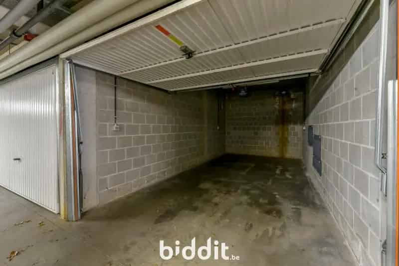 LOT 5: GARAGE