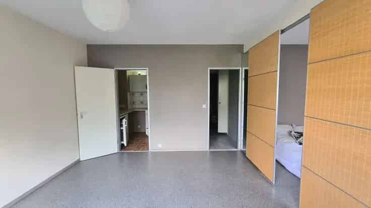 Gerenoveerd Studio te Koop - Rustige Locatie Nabij Openbaar Vervoer