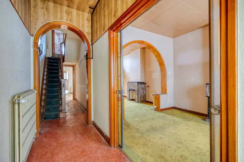 Te renoveren woning uitstekende locatie