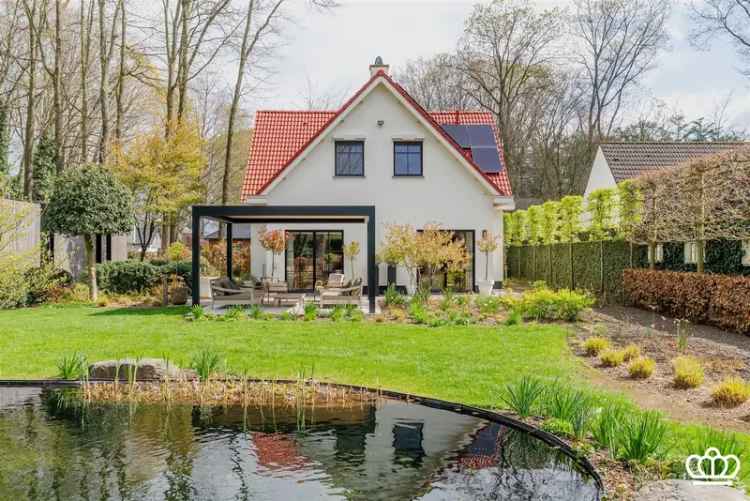 Huis te koop: Luxe Villa met Gelijkvloerse Woning en Zwemvijver