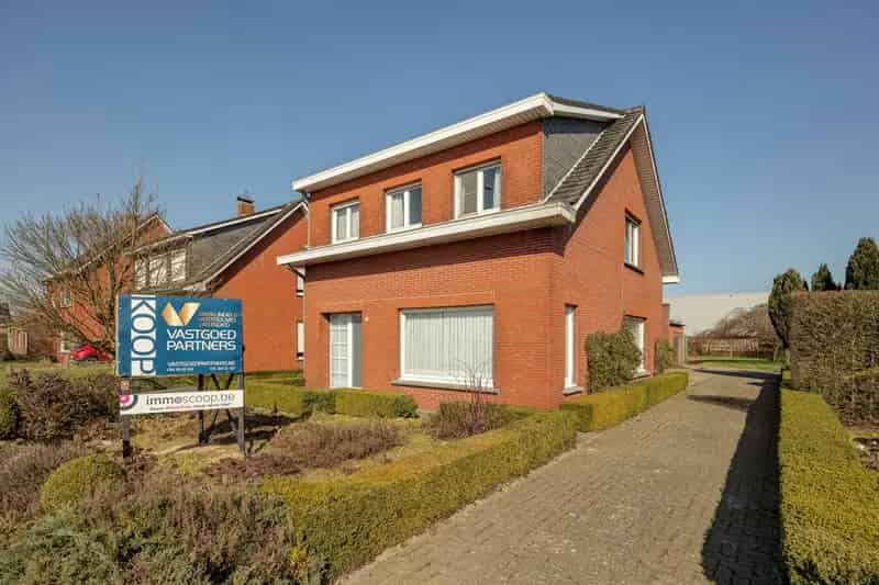 Huis te huur te renoveren met veel mogelijkheden