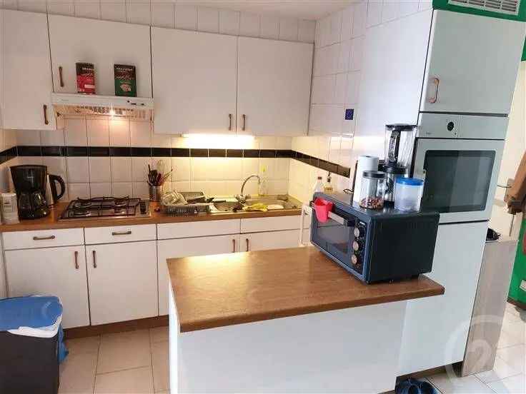 Appartement te koop met 1 slaapkamer in een mooi park nabij voorzieningen