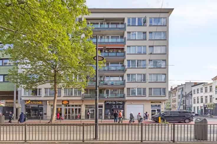 Appartement Te Koop: Renovatieproject met Terras