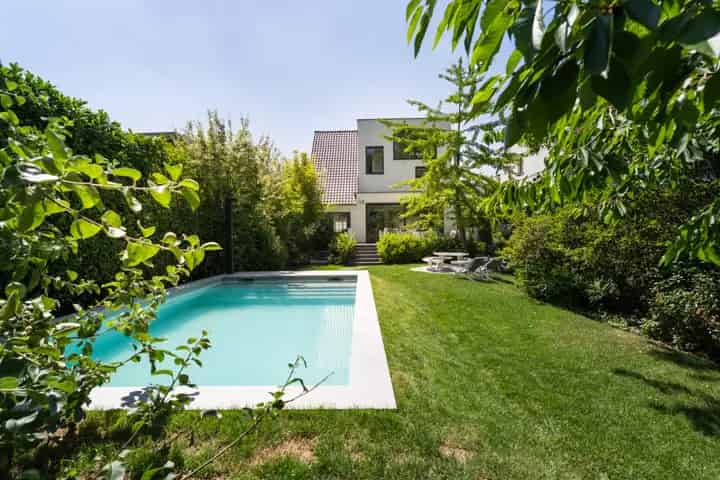 Pittoresque 33A: Luxe Villa met Zwembad en Studio