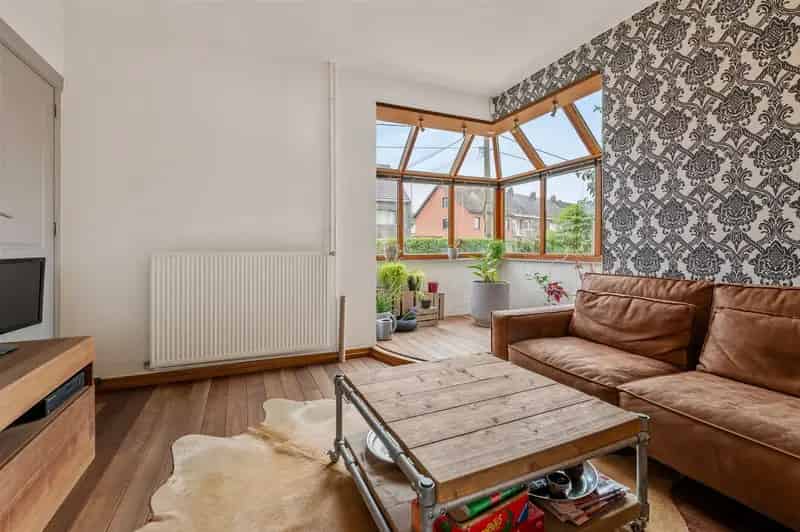 Ruime woning 213m2 5 slaapkamers polyvalente ruimte 240m2