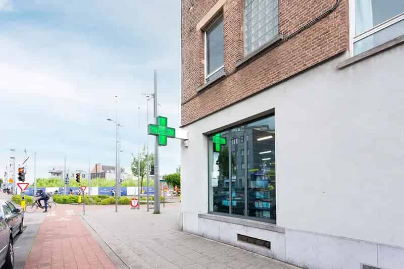 Handelshuis Hoboken: Renovatieproject met commerciële ruimte