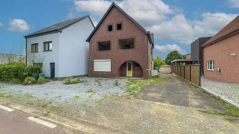 Renovatieproject Toplocatie Ruime Woning Nieuw Dak