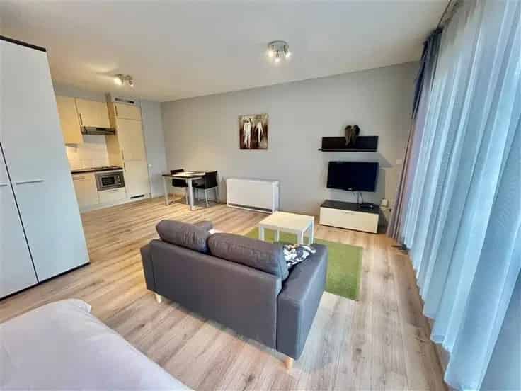 Studio Te Koop Nabij Metro Madou - Gemeubeld en Ruim