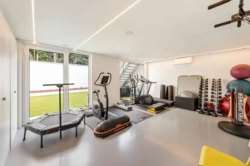 Huis te huur: Handelspand met Appartement 300m²