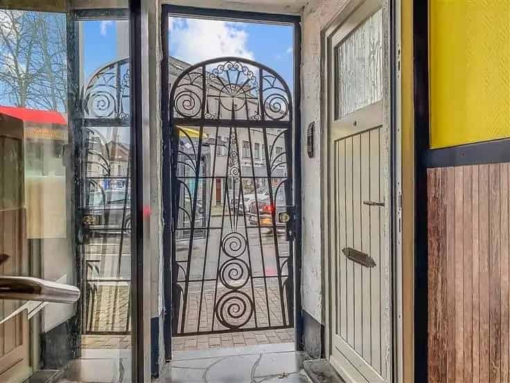 Appartementenblok Te Koop: Handel + Appartement