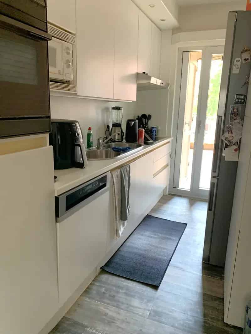 Appartement te koop Deinze: ruim met terras en garage