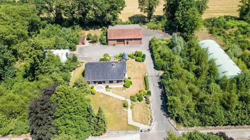 Huis met 3 hangars te koop in Zutendaal