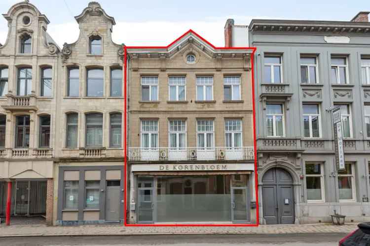 Handelshuis met 5 slaapkamers en terras in het centrum van Lier.