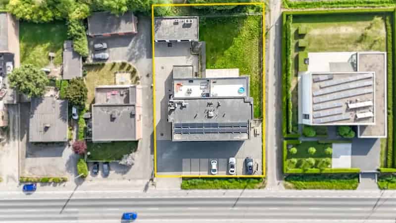 Opbrengsteigendom Eernegem: Appartementen Handelspanden Atelier Garages