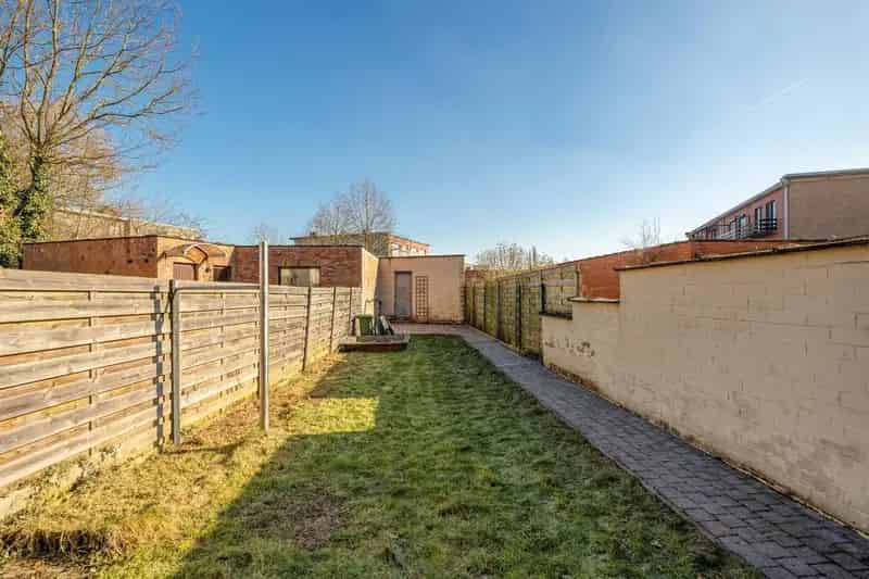 Huis te koop Brasschaat: Bel-	Etage met Garagebox en Zonnepanelen