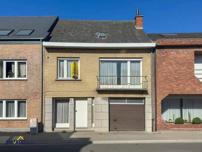 Huis te koop Lebbeke: Op te knappen woning met garage en tuin