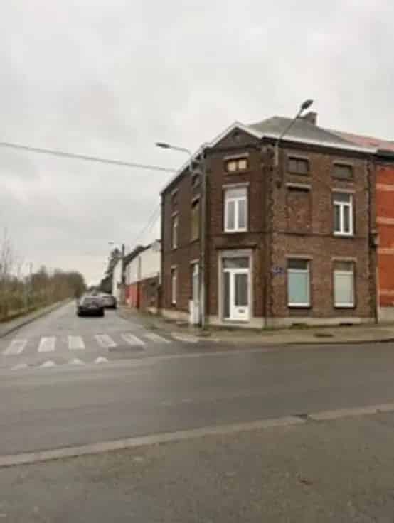 Huis Te Koop Courcelles: Renovatieproject met 4 slaapkamers