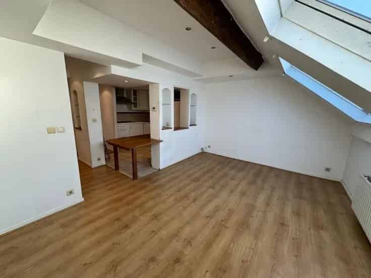 Appartement Uccle  Bois de la Cambre  A rafraichir