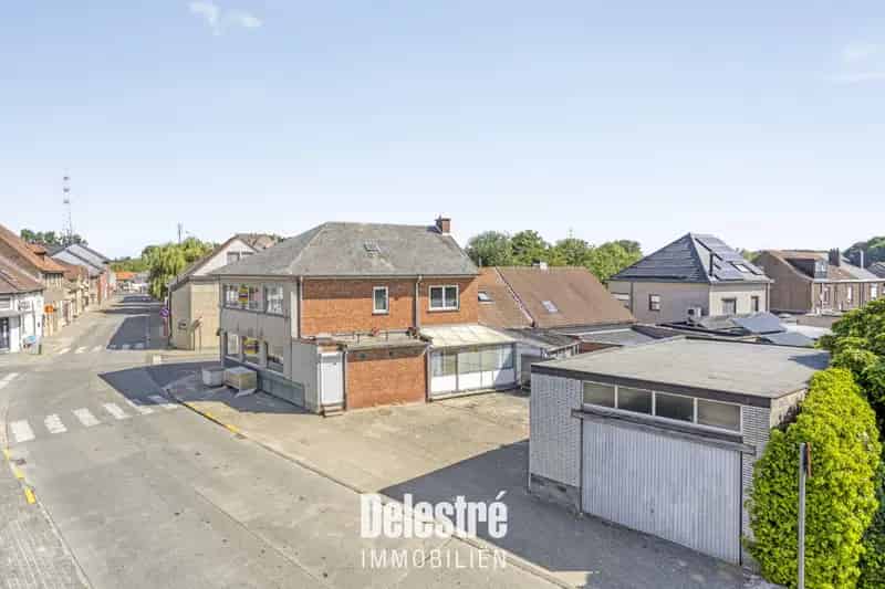 Handelswoning met Garage te Koop in Sint-Martens-Bodegem