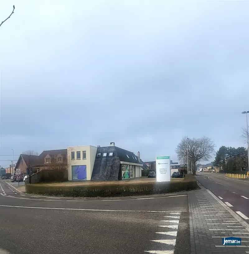 Handelspand met Appartement te Huur 5 Slaapkamers Garage Parking