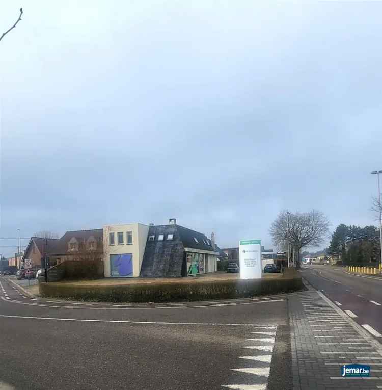 Handelspand met Appartement te Huur 5 Slaapkamers Garage Parking