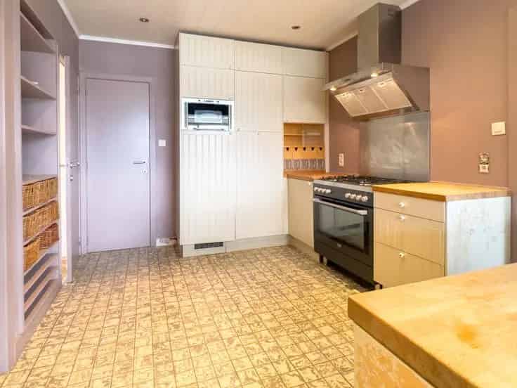 Te renoveren gezinswoning 5 slaapkamers grote tuin De Pinte