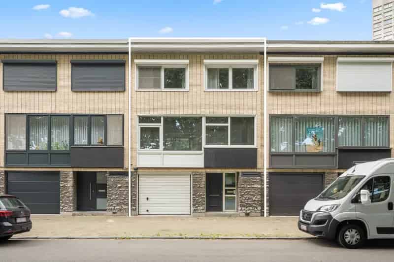 Te renoveren bel-etage Antwerpen-Linkeroever 4 slaapkamers