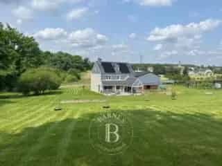 Huis te koop Doische - Luxueuze Villa met Grote Tuin en Garage