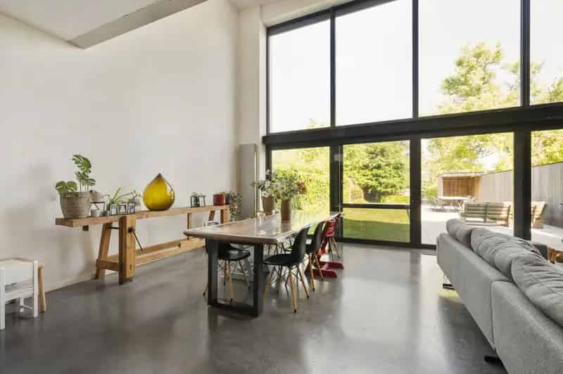 Industriële Loftwoning met Tuin te Koop