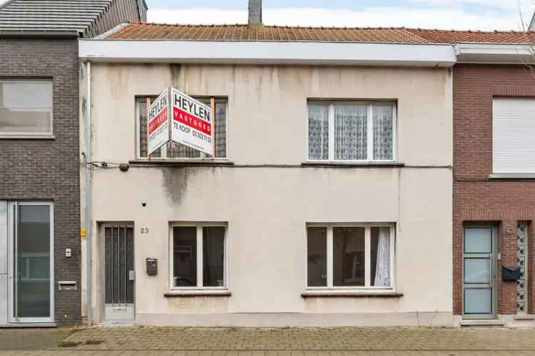 Te renoveren huis te koop in Ekeren met grote tuin