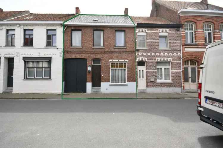 Huis te huur te renoveren 4 slaapkamers grote tuin
