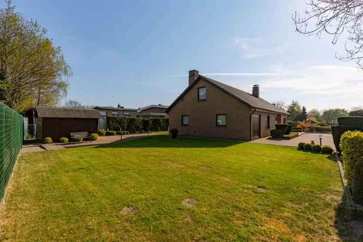Huis Te Koop Sint-Kruis-Winkel: Gelijkvloerse Woning Grote Tuin