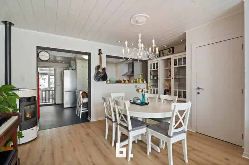 Huis te huur Roeselare: Lichtrijke woning met tuin en carport