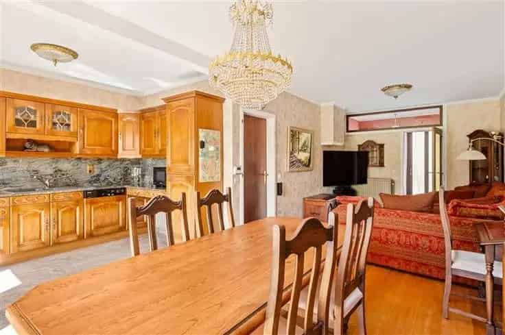 Huis Te Koop Brasschaat: Gezinswoning met Tuin
