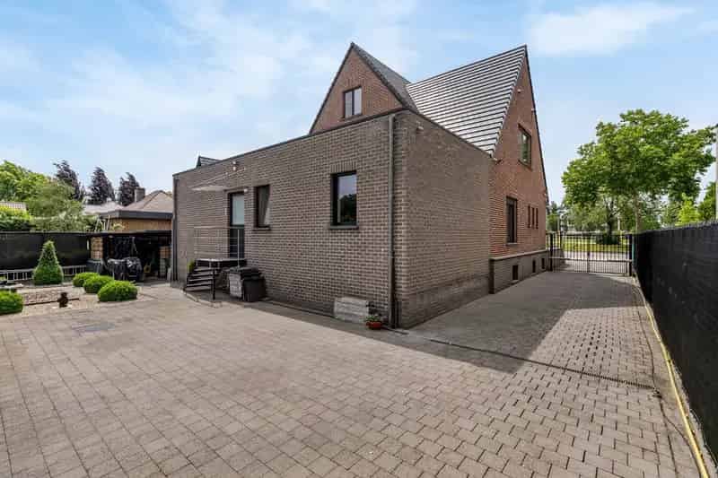 Ruime Gerenoveerde Familiewoning 6 slaapkamers Bree