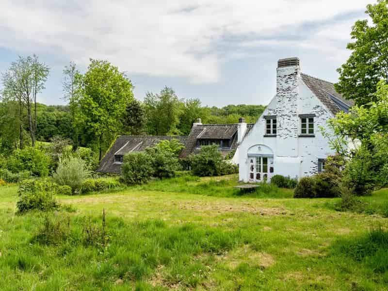 Te renoveren gebouw in Lasne - 4 hectare grond - 1000m² project